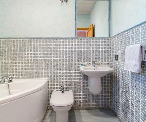 Oyo Alamos Hotel Plasencia